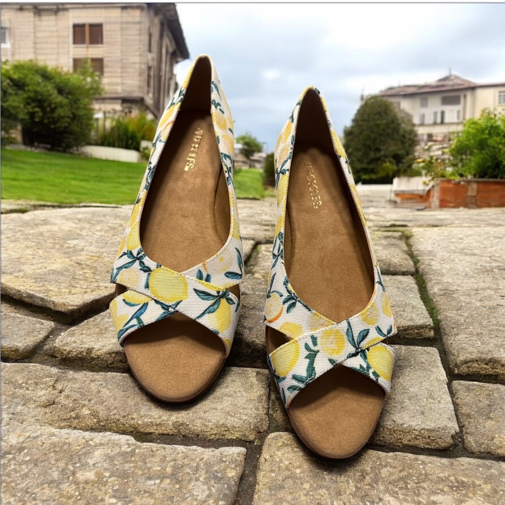 SALE!! Aerosoles Anthropologie Yellow Lemon Print Heels